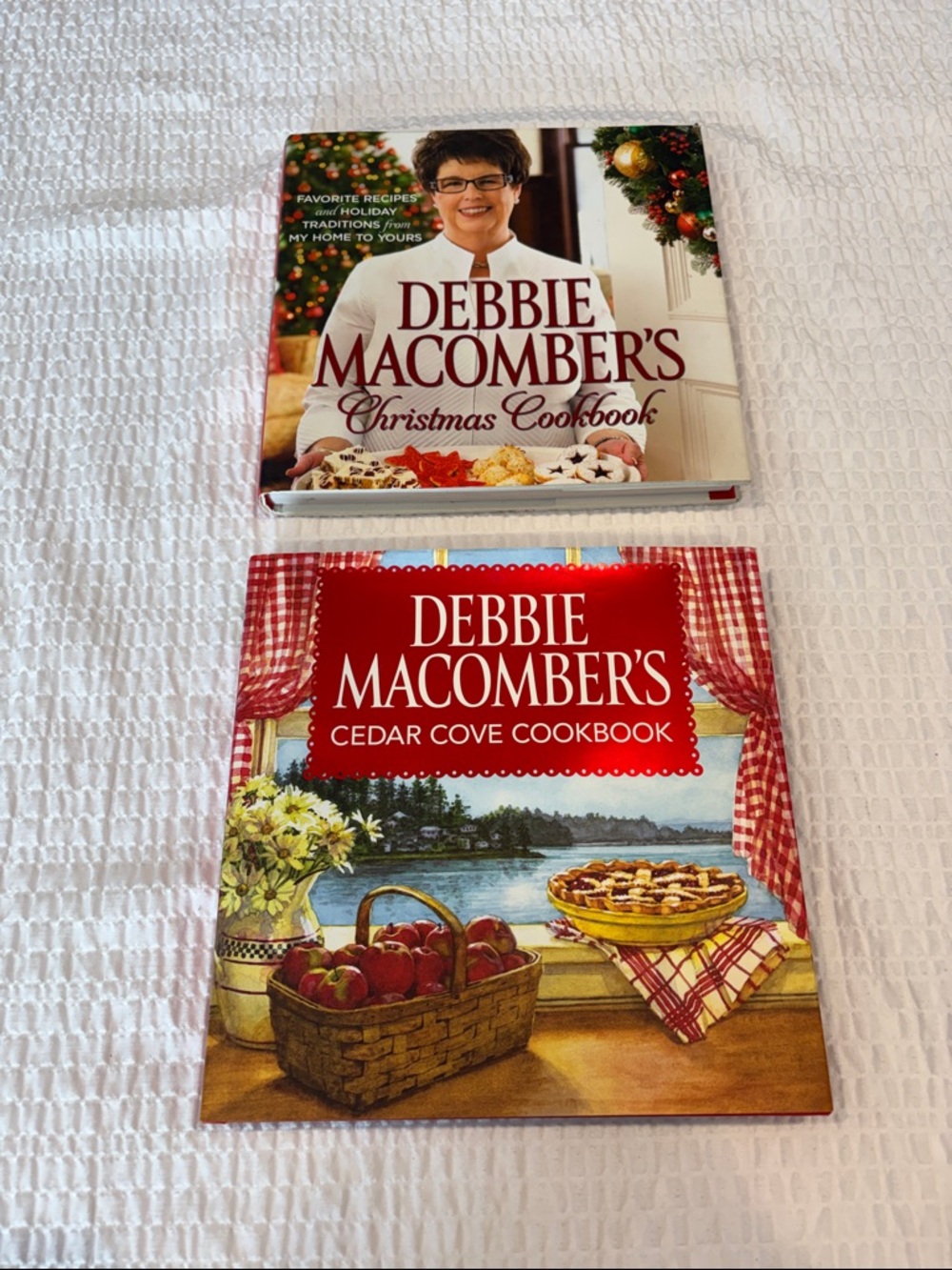 Debbie Macomber Cookbook Set - Christmas & Cedar Cove)